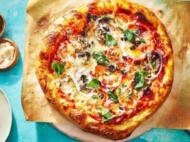 Pizza delivery driver with a good knowledge of the city